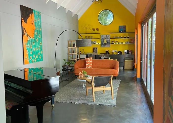 The Tree House - Loft Apartment